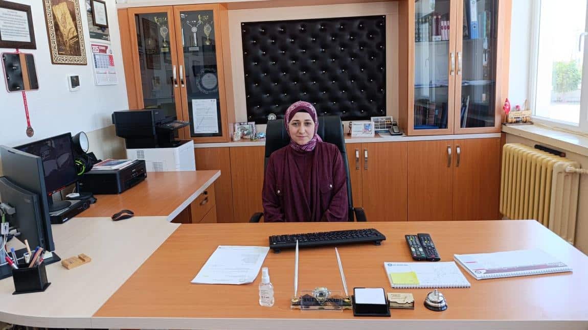 Hanife Hatun KÜÇÜK KAHYA - Müdür Yardımcısı- Din Kültürü ve Ahlak Bilgisi Öğretmeni